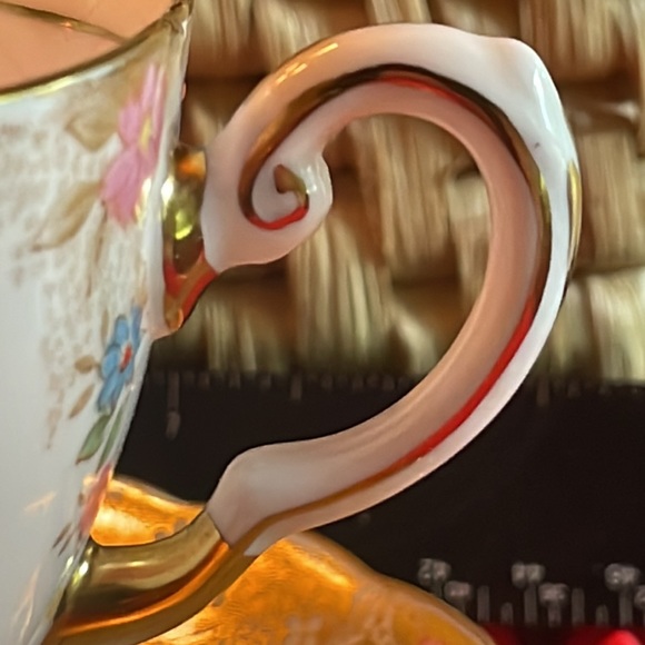 BEAUTIFUL ANTIQUE TUSCAN TEACUP AND SAUCER IN PINK & GOLD - Picture 3 of 12